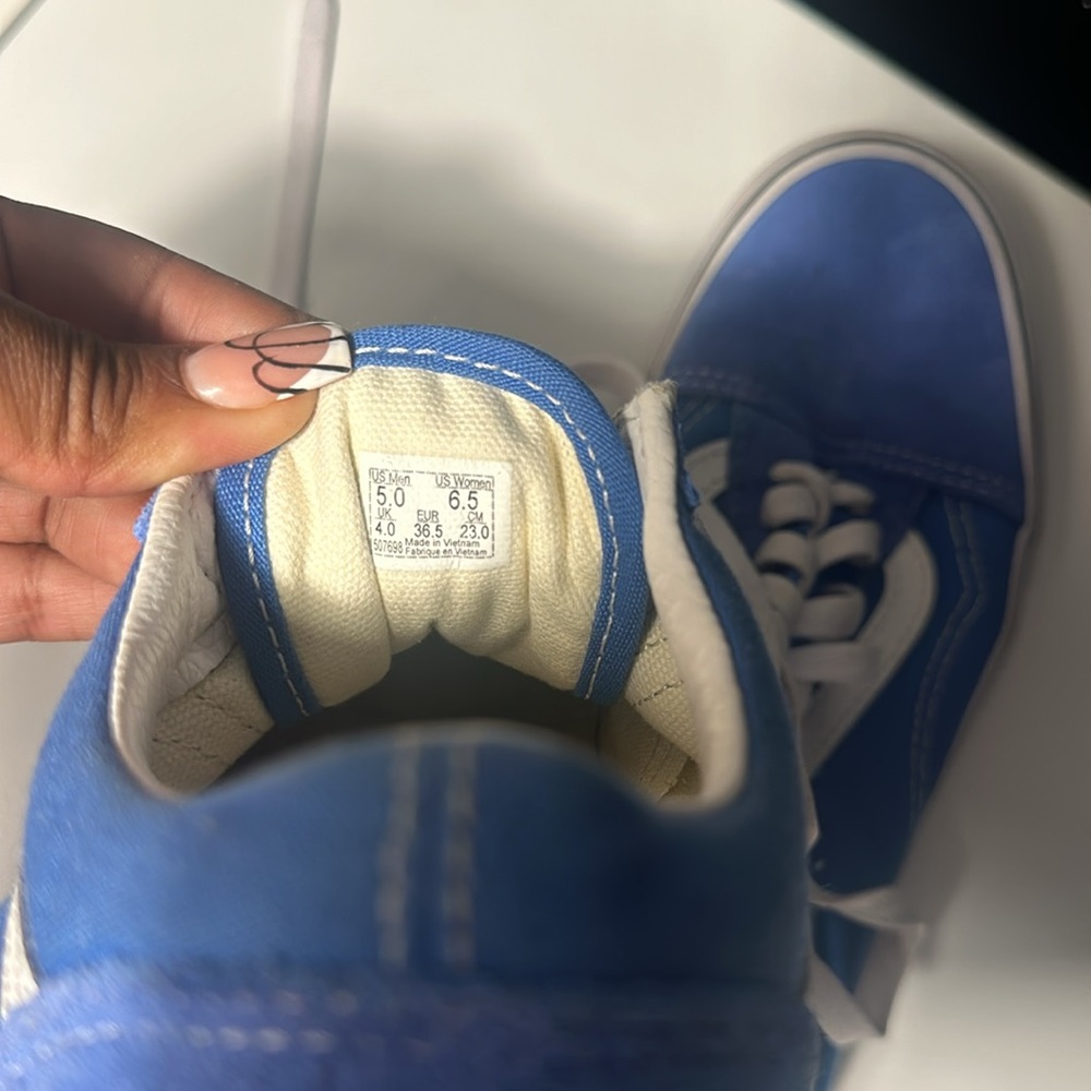 Vans - Picture 5 of 5